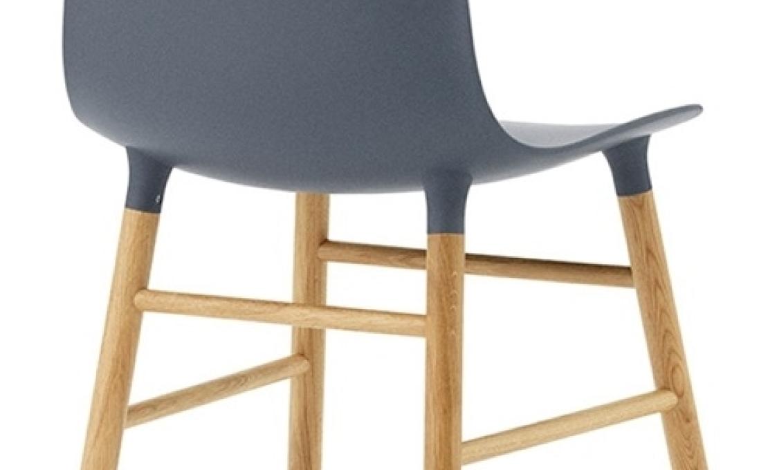 Стул от фабрики Normann Copenhagen модель Form  With Wood Legs