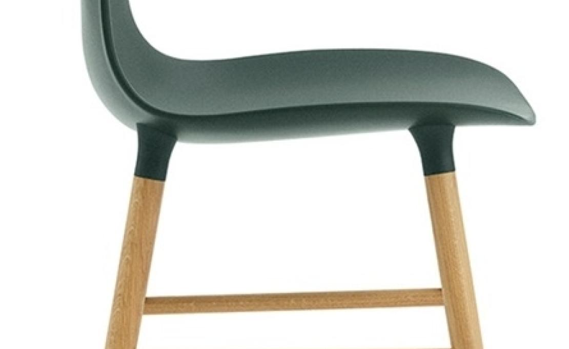 Стул от фабрики Normann Copenhagen модель Form  With Wood Legs