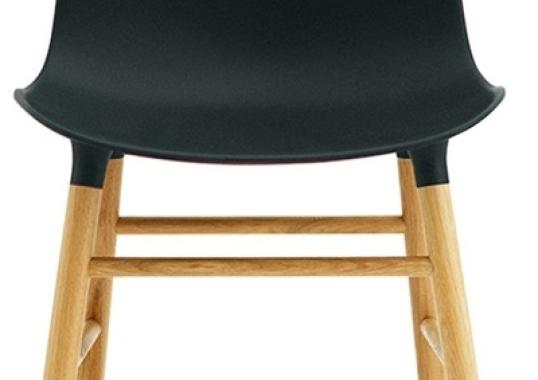 Стул от фабрики Normann Copenhagen модель Form  With Wood Legs