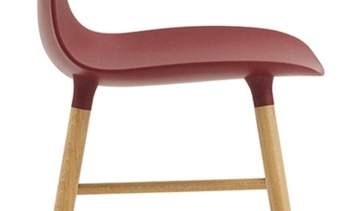 Стул от фабрики Normann Copenhagen модель Form  With Wood Legs