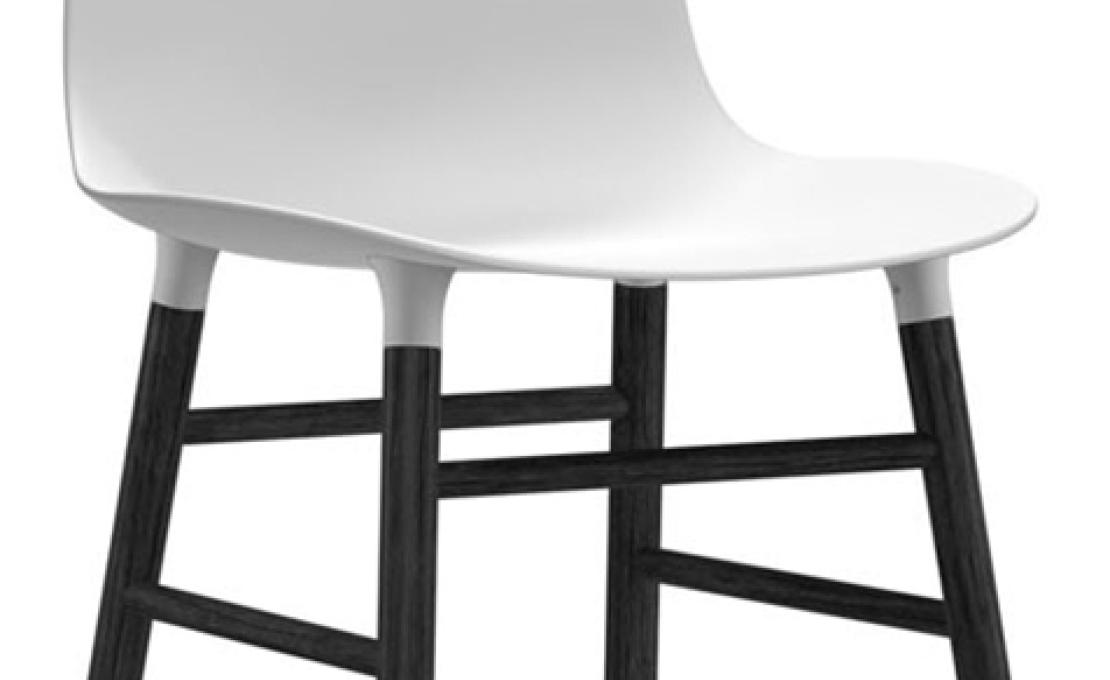 Стул от фабрики Normann Copenhagen модель Form  With Wood Legs