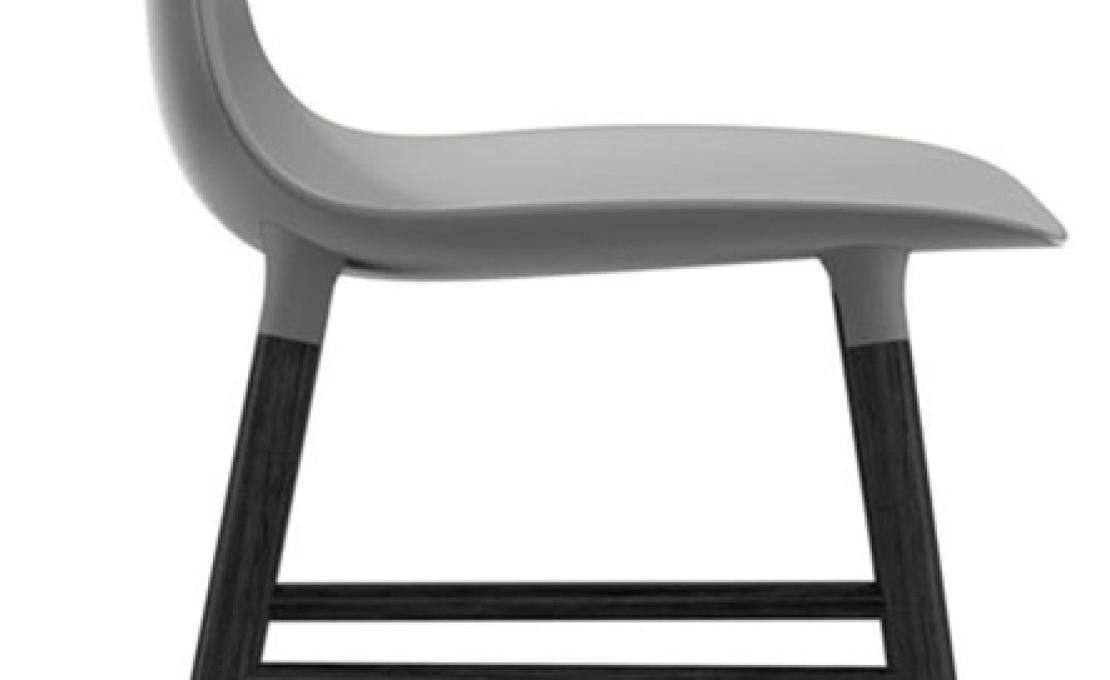 Стул от фабрики Normann Copenhagen модель Form  With Wood Legs