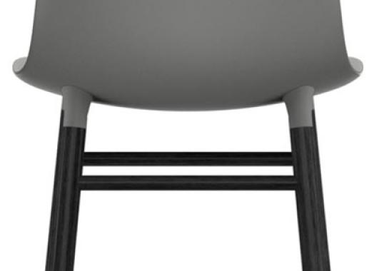 Стул от фабрики Normann Copenhagen модель Form  With Wood Legs