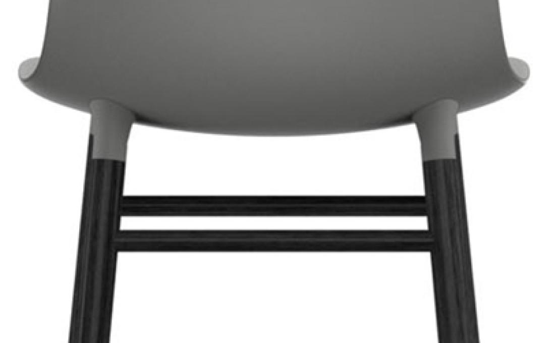 Стул от фабрики Normann Copenhagen модель Form  With Wood Legs