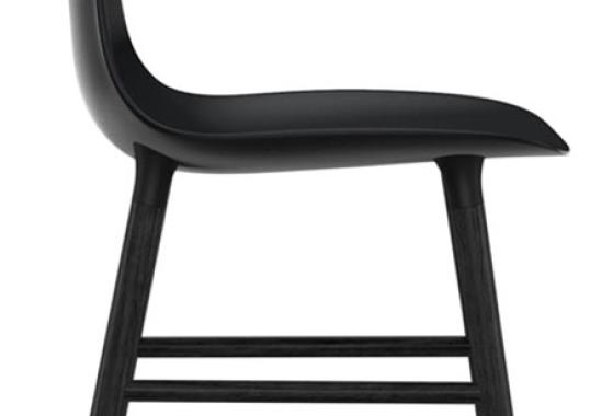 Стул от фабрики Normann Copenhagen модель Form  With Wood Legs
