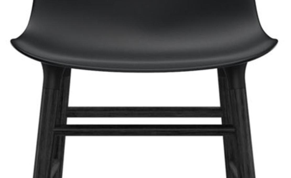 Стул от фабрики Normann Copenhagen модель Form  With Wood Legs