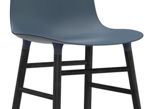 Стул от фабрики Normann Copenhagen модель Form  With Wood Legs