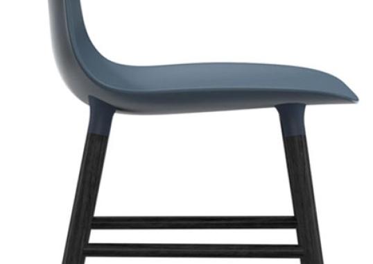 Стул от фабрики Normann Copenhagen модель Form  With Wood Legs