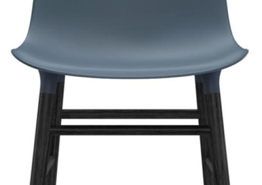 Стул от фабрики Normann Copenhagen модель Form  With Wood Legs