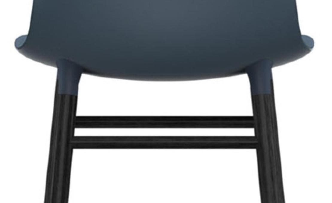 Стул от фабрики Normann Copenhagen модель Form  With Wood Legs
