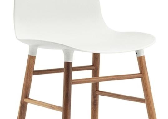 Стул от фабрики Normann Copenhagen модель Form  With Wood Legs