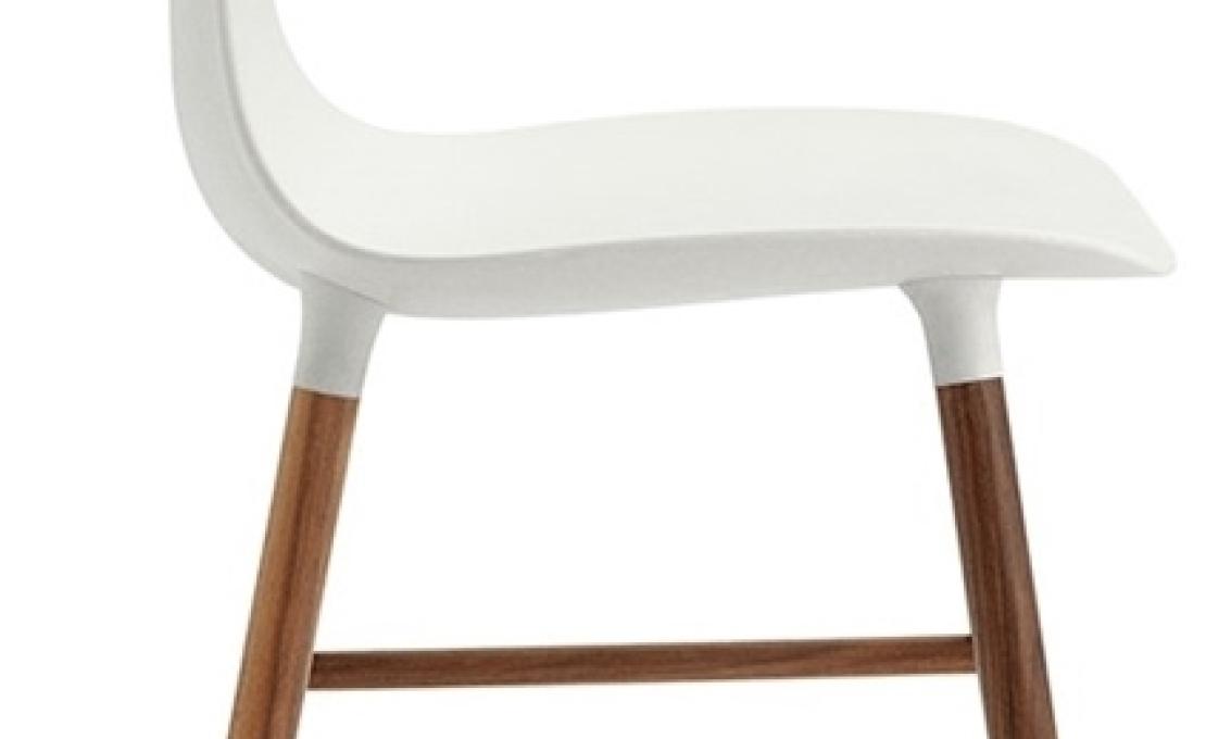 Стул от фабрики Normann Copenhagen модель Form  With Wood Legs