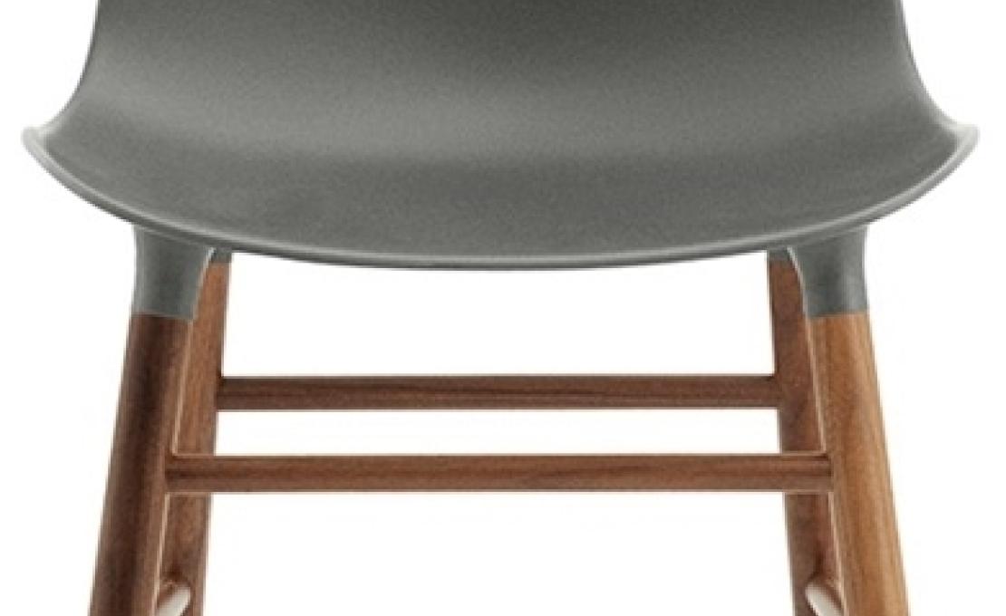 Стул от фабрики Normann Copenhagen модель Form  With Wood Legs