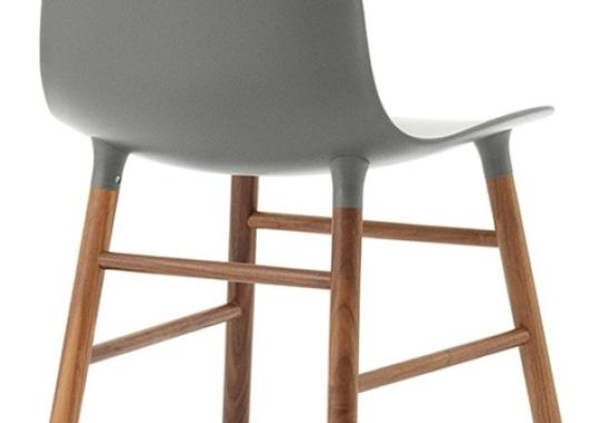 Стул от фабрики Normann Copenhagen модель Form  With Wood Legs