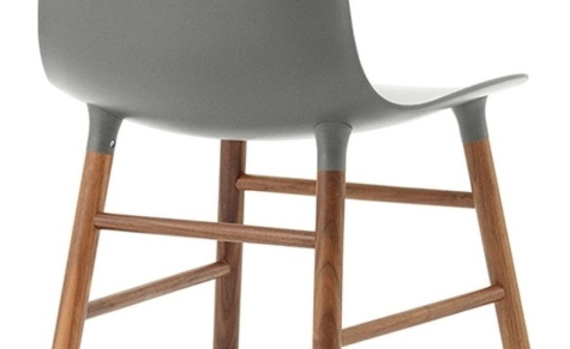 Стул от фабрики Normann Copenhagen модель Form  With Wood Legs