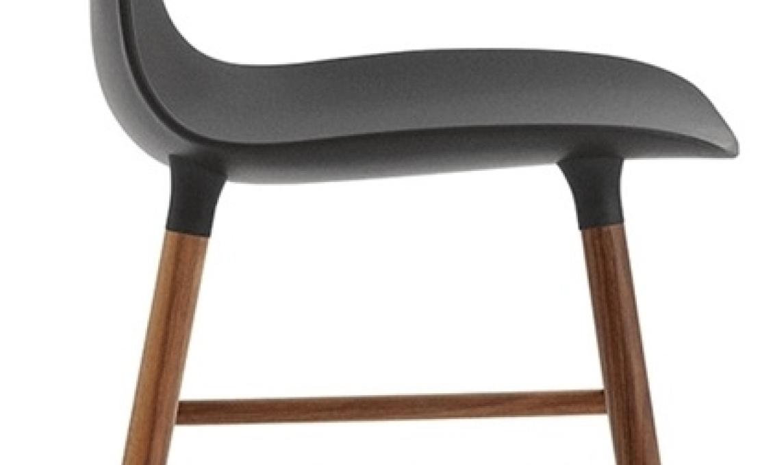 Стул от фабрики Normann Copenhagen модель Form  With Wood Legs