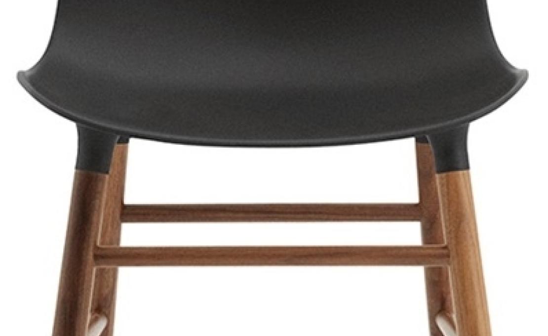 Стул от фабрики Normann Copenhagen модель Form  With Wood Legs
