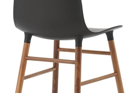 Стул от фабрики Normann Copenhagen модель Form  With Wood Legs