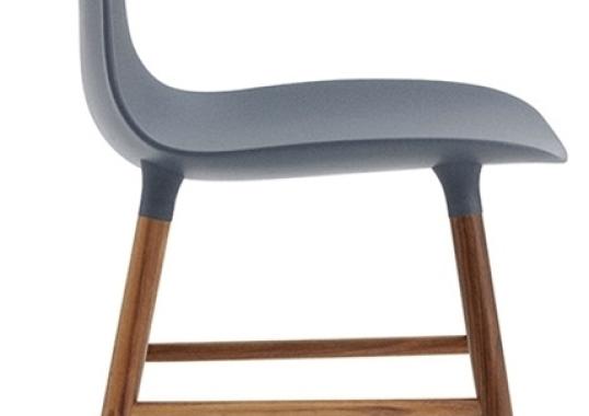 Стул от фабрики Normann Copenhagen модель Form  With Wood Legs