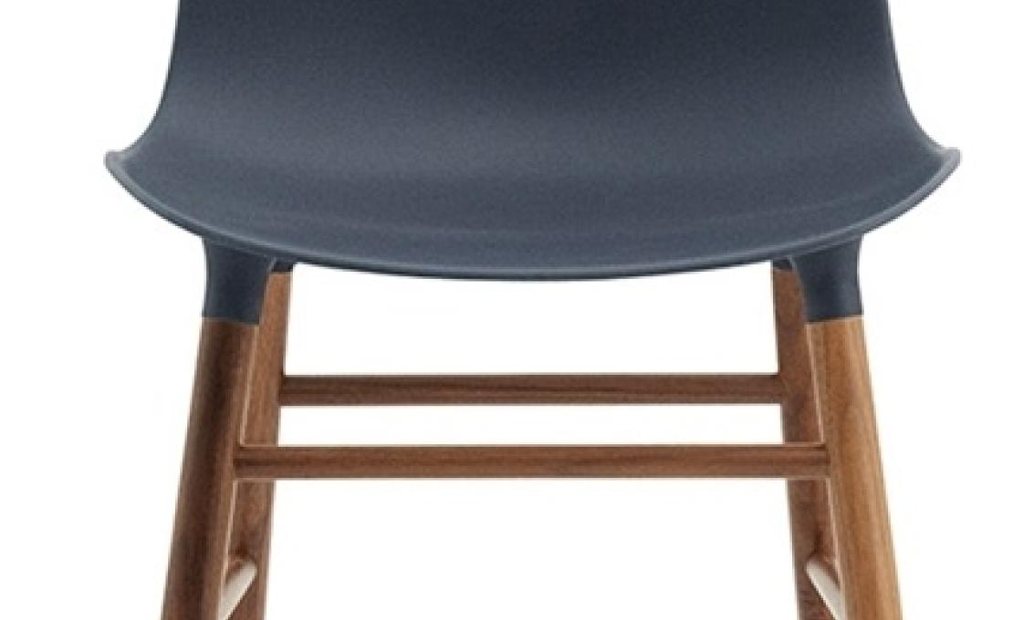 Стул от фабрики Normann Copenhagen модель Form  With Wood Legs