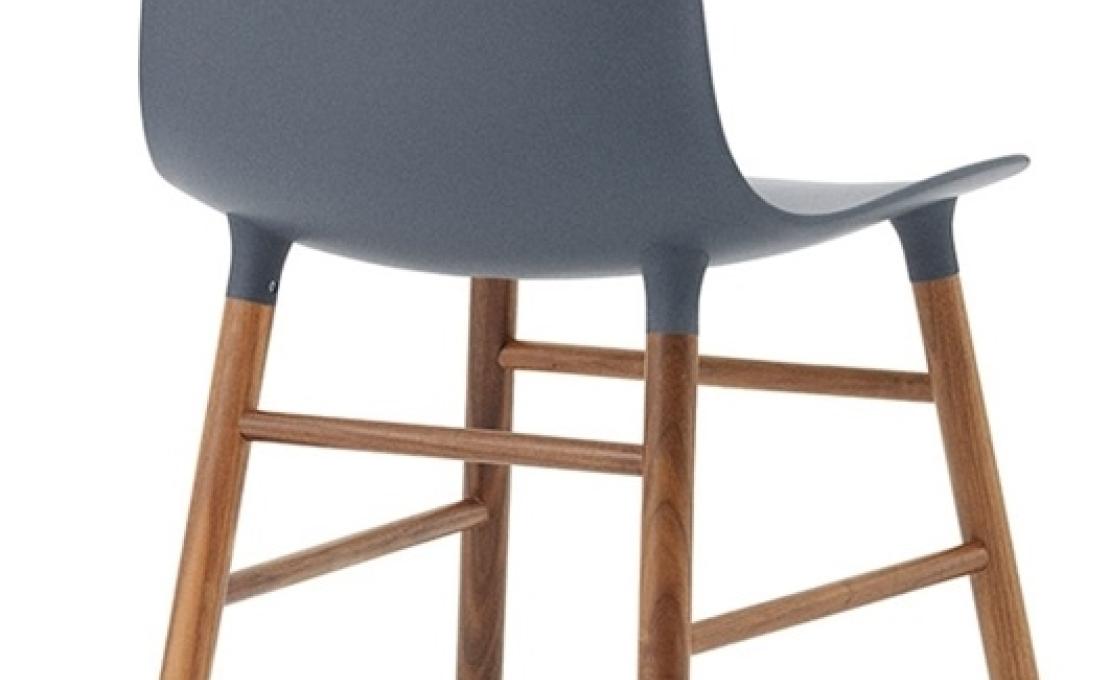 Стул от фабрики Normann Copenhagen модель Form  With Wood Legs