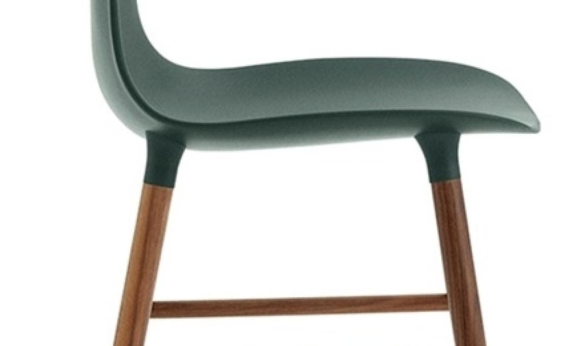 Стул от фабрики Normann Copenhagen модель Form  With Wood Legs