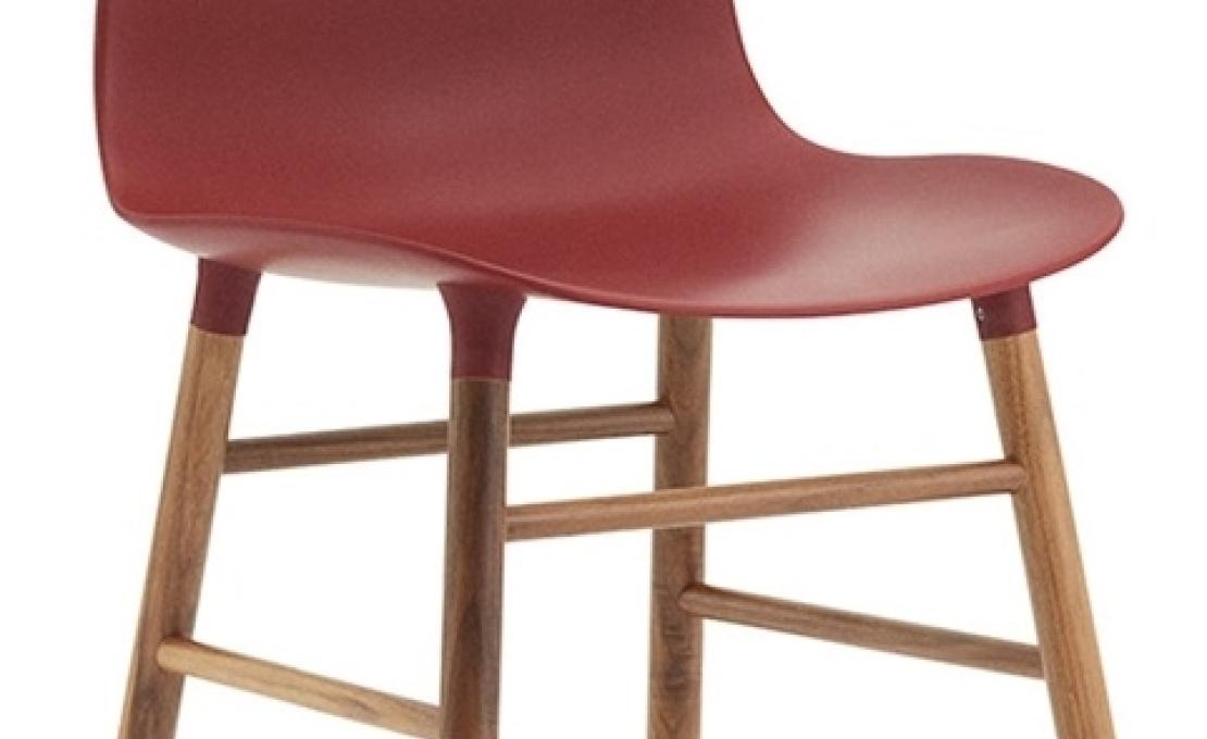 Стул от фабрики Normann Copenhagen модель Form  With Wood Legs