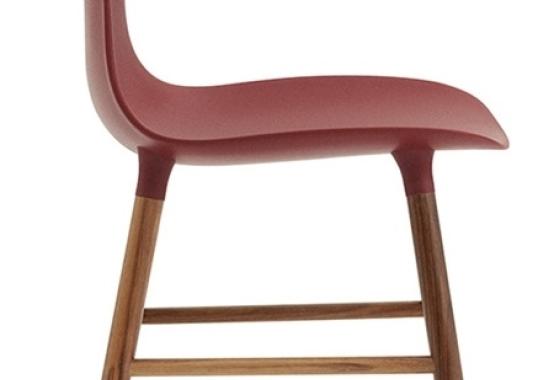 Стул от фабрики Normann Copenhagen модель Form  With Wood Legs