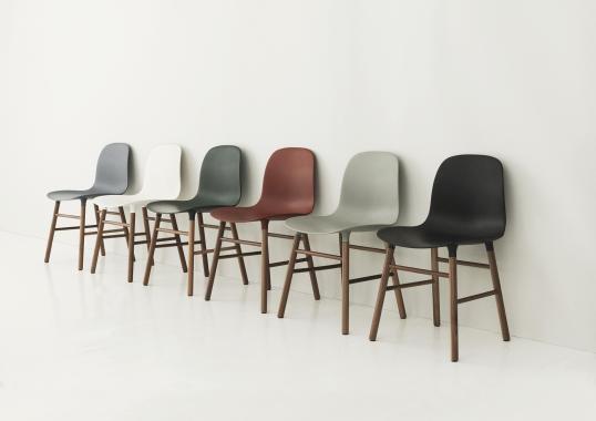 Стул от фабрики Normann Copenhagen модель Form  With Wood Legs