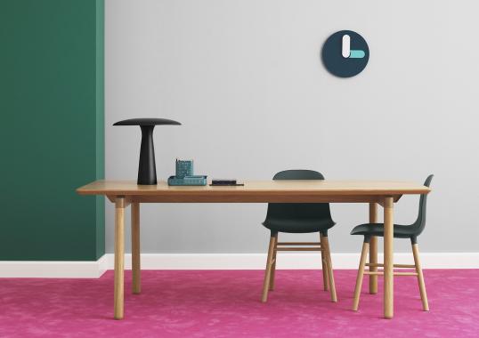 Стул от фабрики Normann Copenhagen модель Form  With Wood Legs