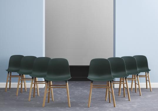 Стул от фабрики Normann Copenhagen модель Form  With Wood Legs