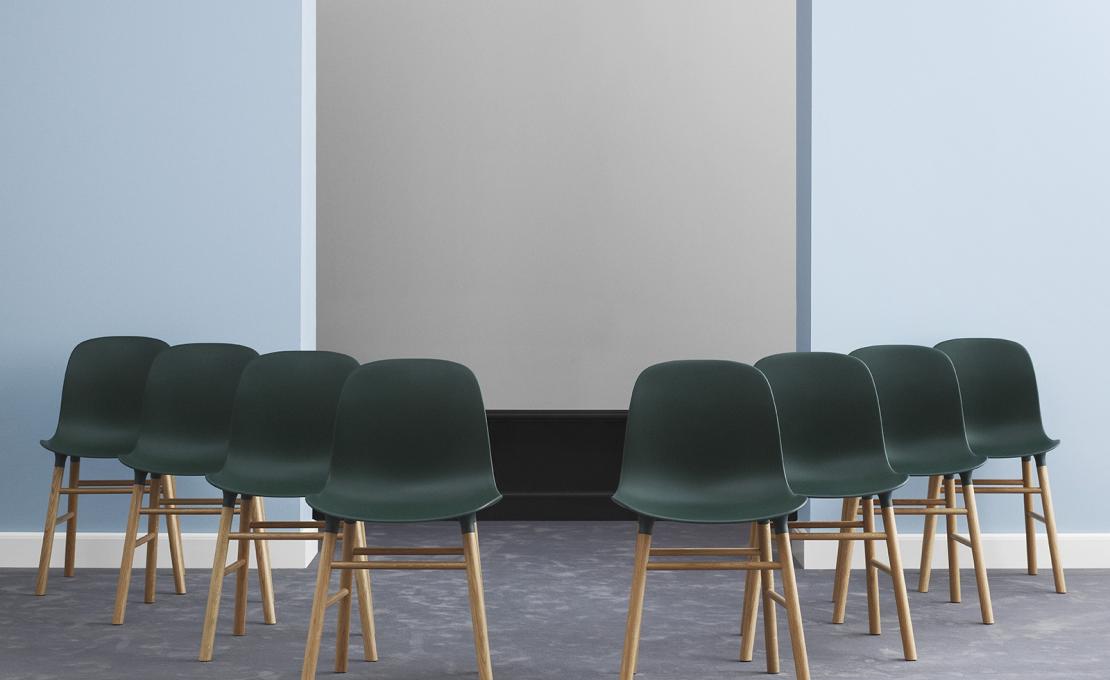 Стул от фабрики Normann Copenhagen модель Form  With Wood Legs