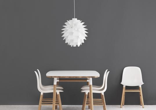 Стул от фабрики Normann Copenhagen модель Form  With Wood Legs