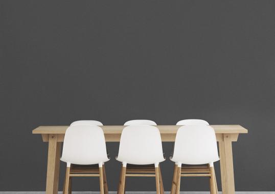 Стул от фабрики Normann Copenhagen модель Form  With Wood Legs