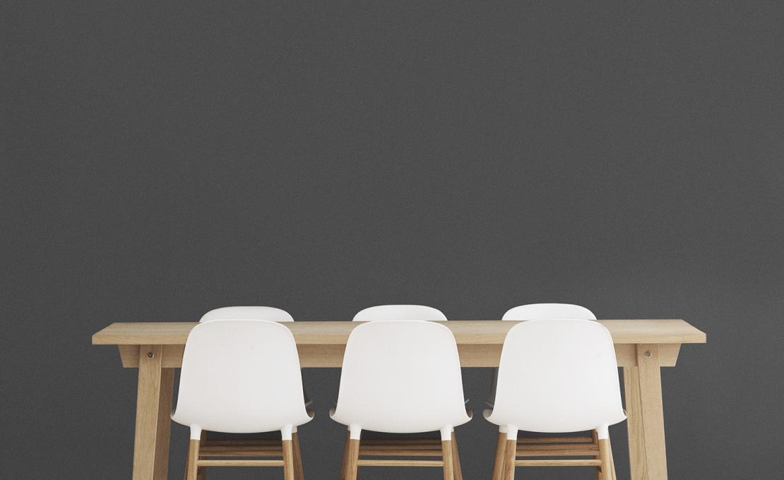 Стул от фабрики Normann Copenhagen модель Form  With Wood Legs