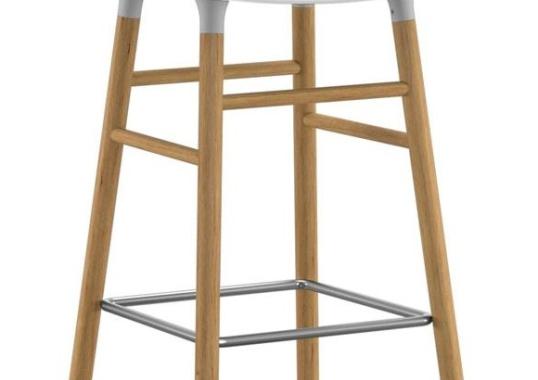 Барный стул от фабрики Normann Copenhagen модель Form  with Wood Legs