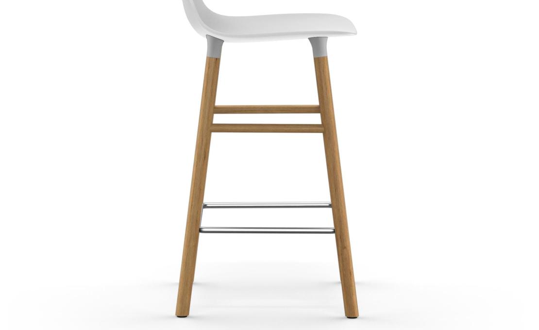 Барный стул от фабрики Normann Copenhagen модель Form  with Wood Legs
