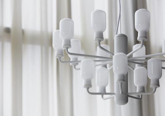 Подвесной светильник от фабрики Normann Copenhagen модель Amp Chandelier-502
