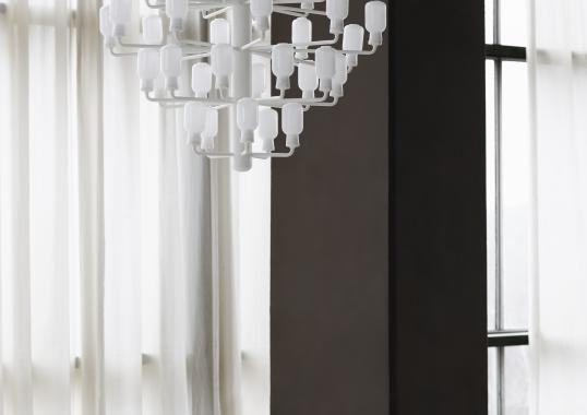 Подвесной светильник от фабрики Normann Copenhagen модель Amp Chandelier-502