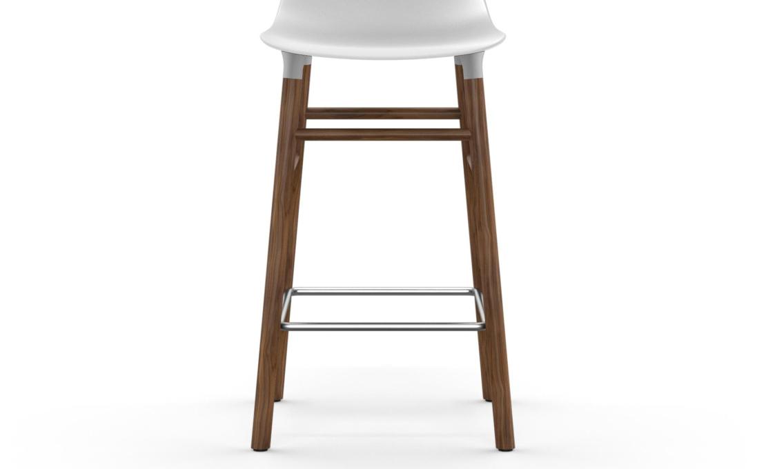 Барный стул от фабрики Normann Copenhagen модель Form  with Wood Legs