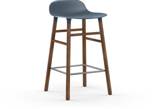 Барный стул от фабрики Normann Copenhagen модель Form  with Wood Legs