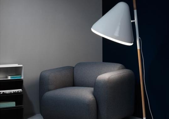Торшер от фабрики Normann Copenhagen модель Hello Floor Lamp