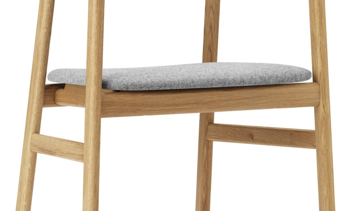 Кресло от фабрики Normann Copenhagen модель 14010 Herit Upholstery Arm