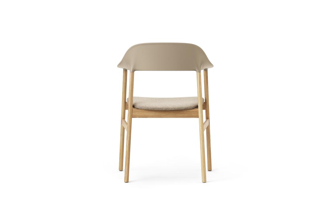 Кресло от фабрики Normann Copenhagen модель 14010 Herit Upholstery Arm