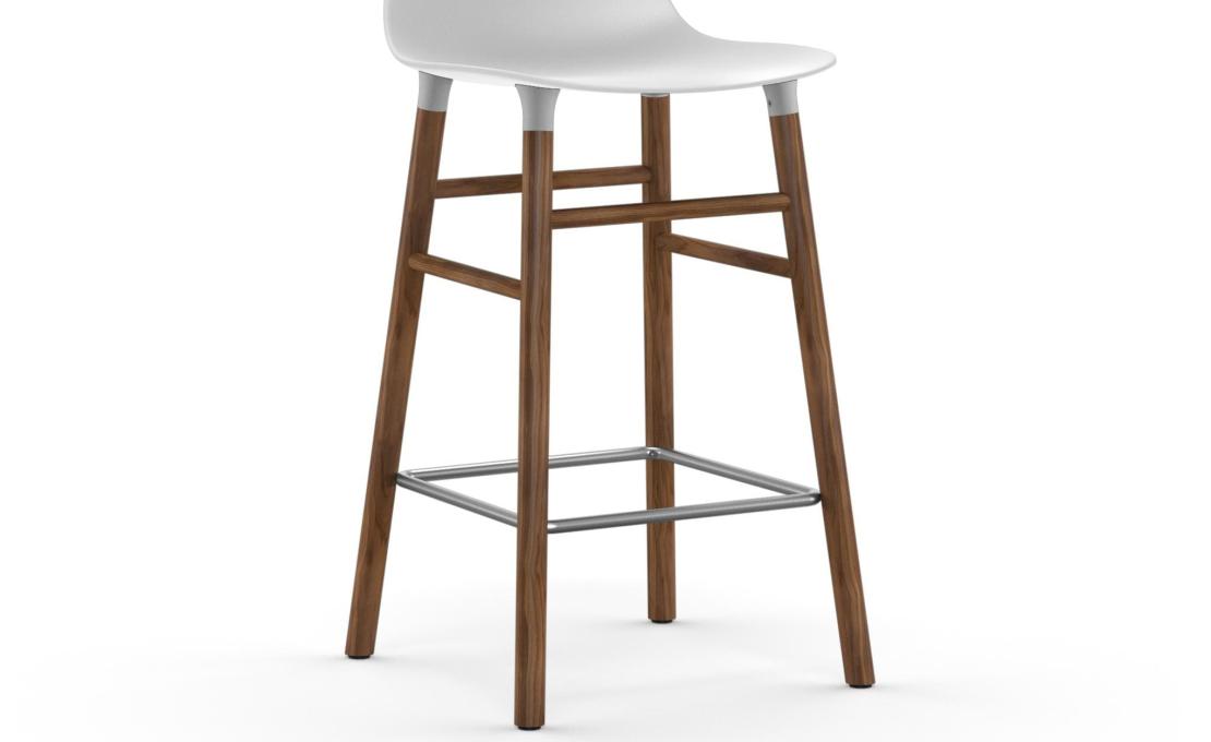 Барный стул от фабрики Normann Copenhagen модель Form  with Wood Legs