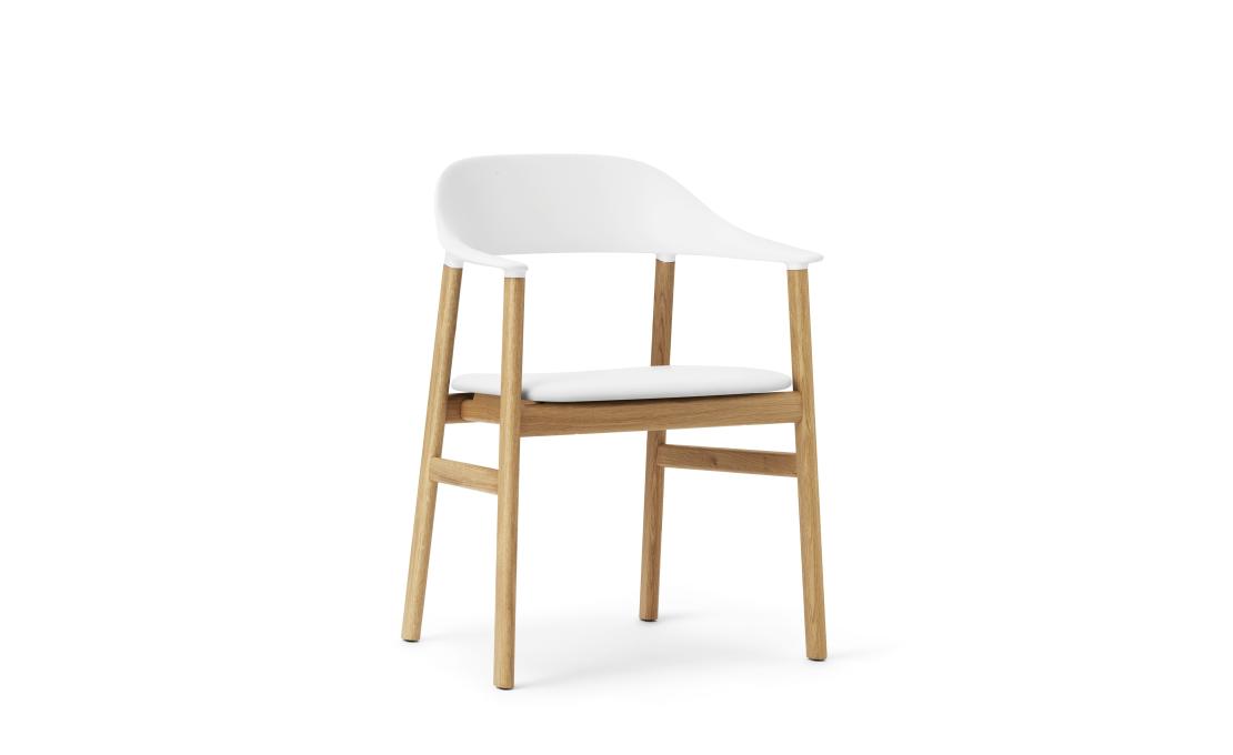 Кресло от фабрики Normann Copenhagen модель 14010 Herit Upholstery Arm