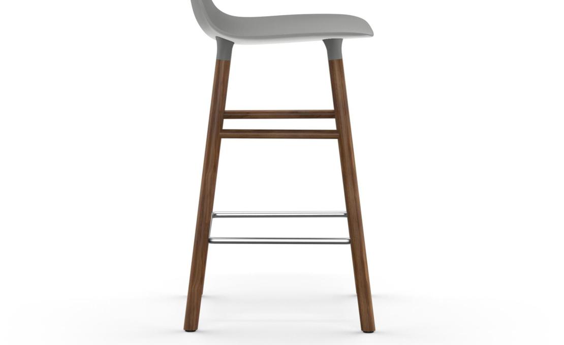 Барный стул от фабрики Normann Copenhagen модель Form  with Wood Legs