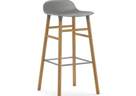 Барный стул от фабрики Normann Copenhagen модель Form  with Wood Legs