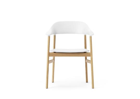 Кресло от фабрики Normann Copenhagen модель 14010 Herit Arm