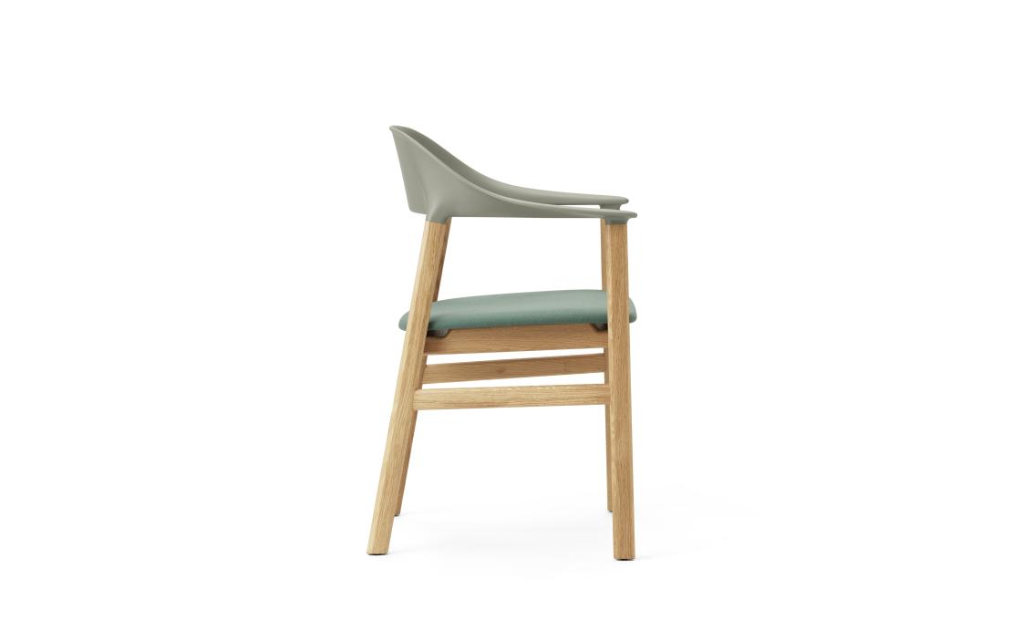 Кресло от фабрики Normann Copenhagen модель 14010 Herit Upholstery Arm